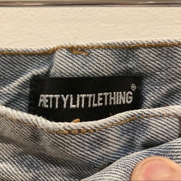 PRETTY LITTLE THING Sz 16 High Rise Light Blue Wash Slashed Knee Jeans NWT - Picture 4 of 10